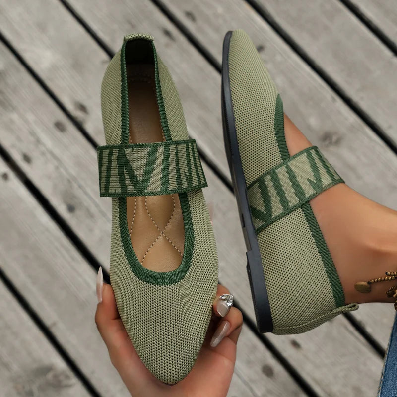 Elegant women's flat shoes with flexible support in versatile colors, designed for comfort and style in various settings.