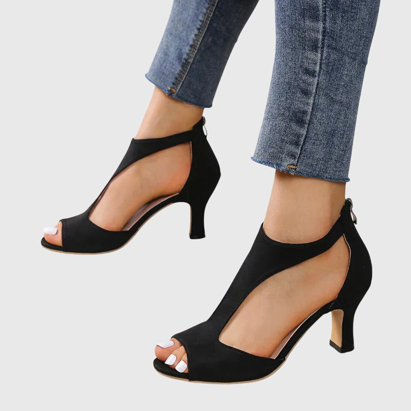 Fashionable women's sandals: peep toe, cut-out design, sturdy block heel for versatile wear.
