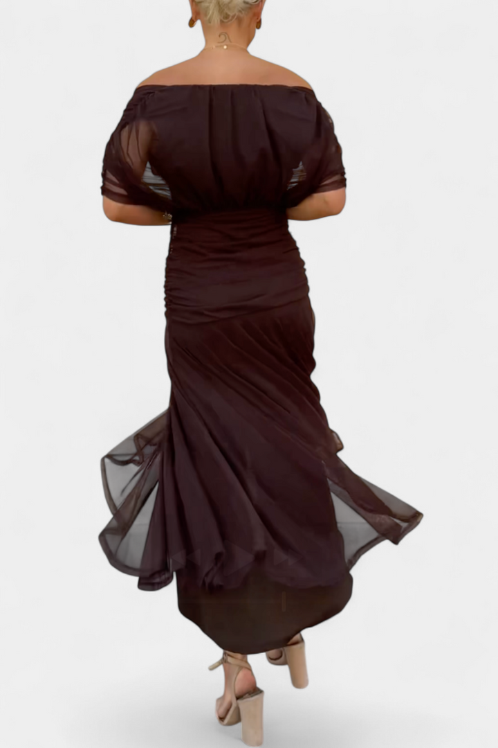 Beautiful summer floral maxi dress for women, featuring a flowing skirt and elegant pleated waist.