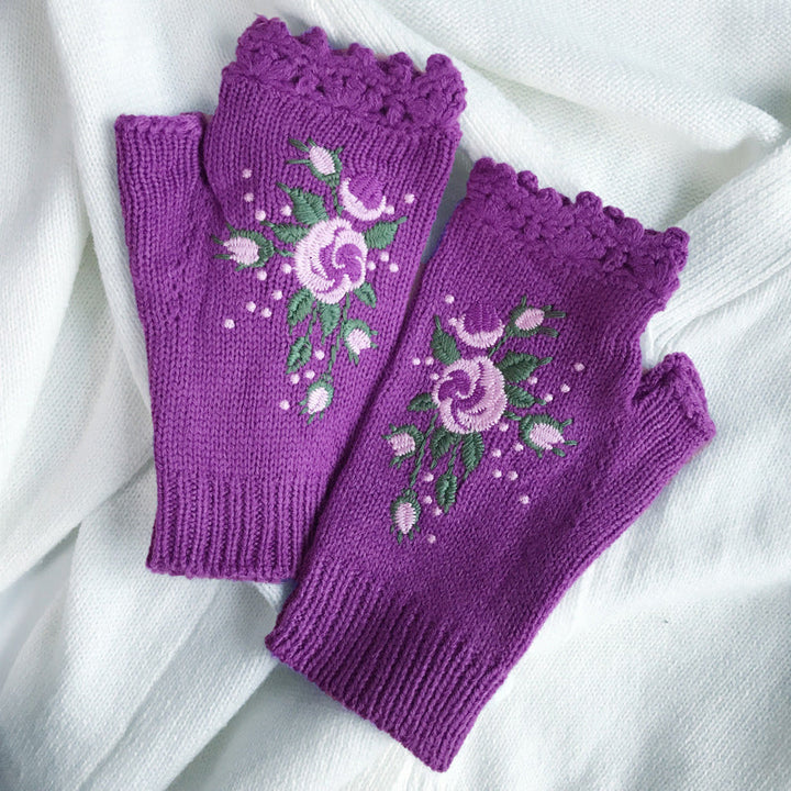 Women's winter fashion accessory: embroidered black acrylic gloves, combining warmth with timeless elegance.