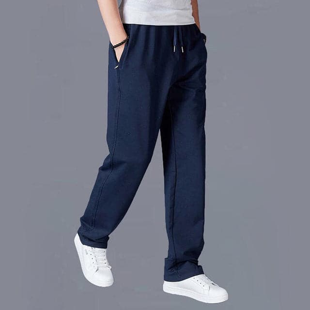 Everyday men's pants with a relaxed fit, suitable for various casual occasions in spring.