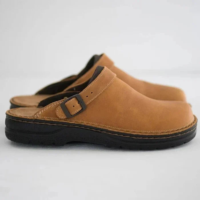 Men's elegant leather clogs in a classic design, versatile casual footwear option.