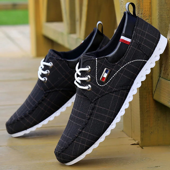 Detail of the sole on Men's Modern Knit Comfort Sneakers, designed for superior comfort and support.
