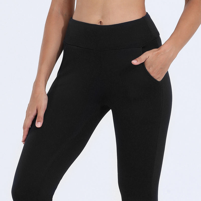 Detail of the high waistband on women's thermal leggings, designed for comfort and support