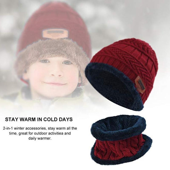 Flat lay of the complete unisex winter set, including a knitted beanie and long scarf, essential cold-weather accessories.