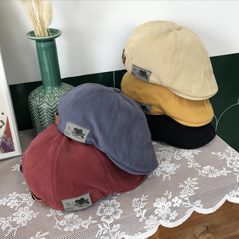 Unisex retro cotton beret cap in classic black, perfect for a vintage-inspired casual look.