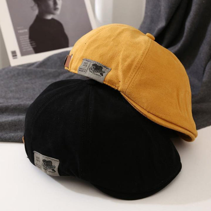 Fashionable retro cotton beret, a versatile accessory for a chic, timeless unisex appeal.