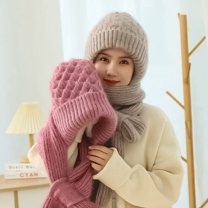 Winter knit hooded scarf in cream, unisex, featuring ear protection and a snug fit for ultimate warmth.
