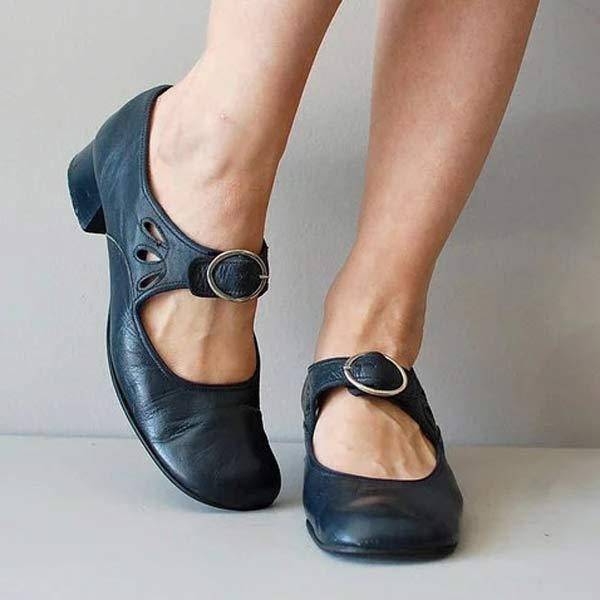 Women's black buckle strap flats, perfect for spring/summer casual & elegant looks.