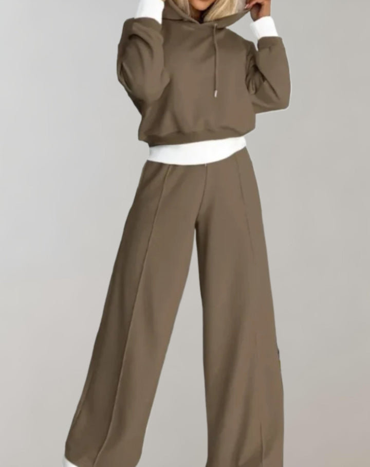 Stylish women's loungewear: an athleisure hoodie and jogger tracksuit set in a casual fit