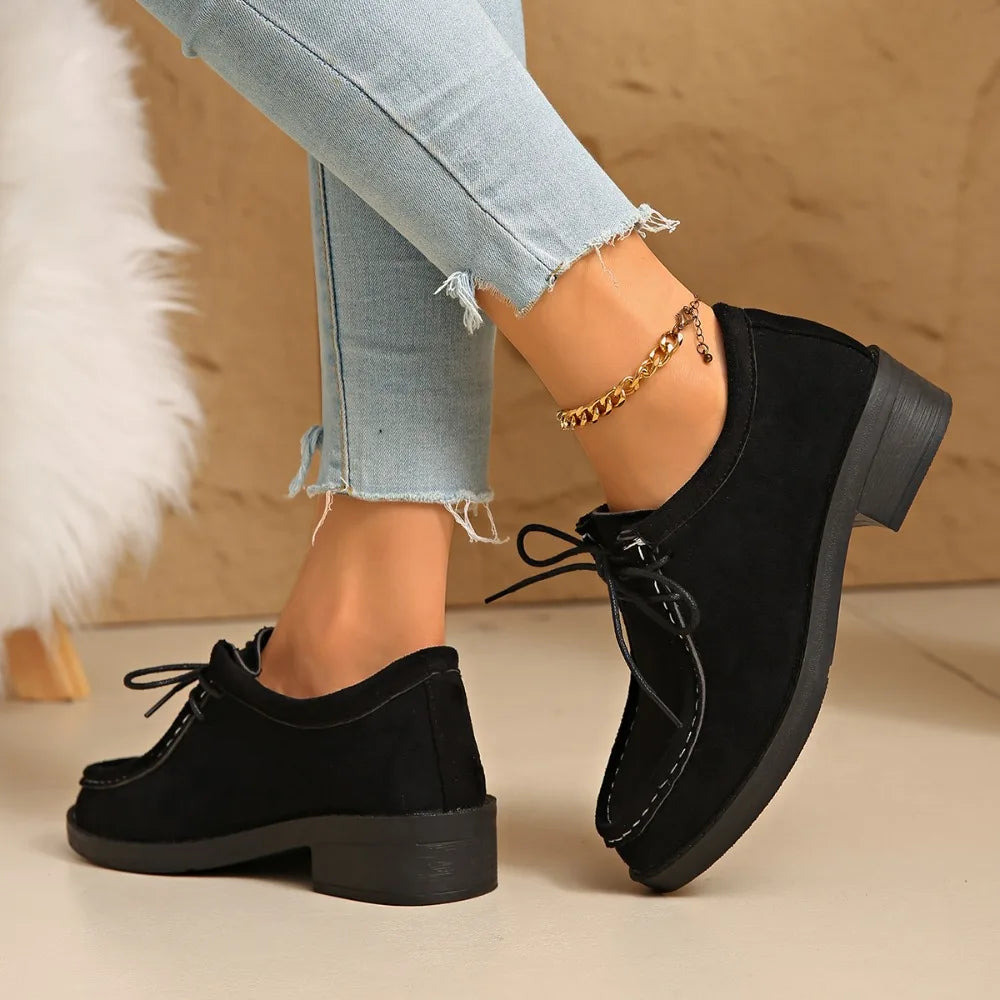 Ergonomic design of the women's work shoe, showcasing the built-in arch support for long-lasting comfort