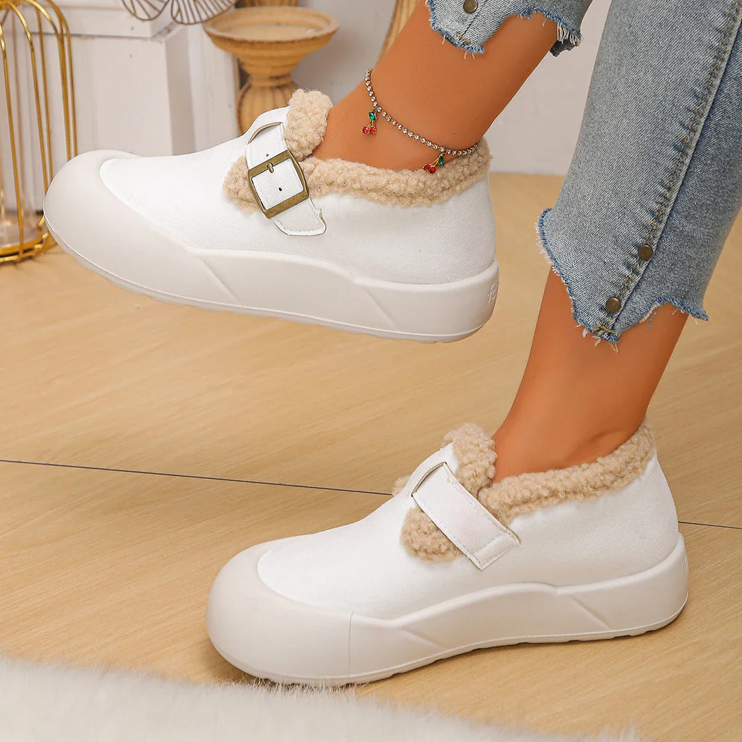 Casual women's footwear: genuine leather clogs with fleece lining and an elegant buckle accent.