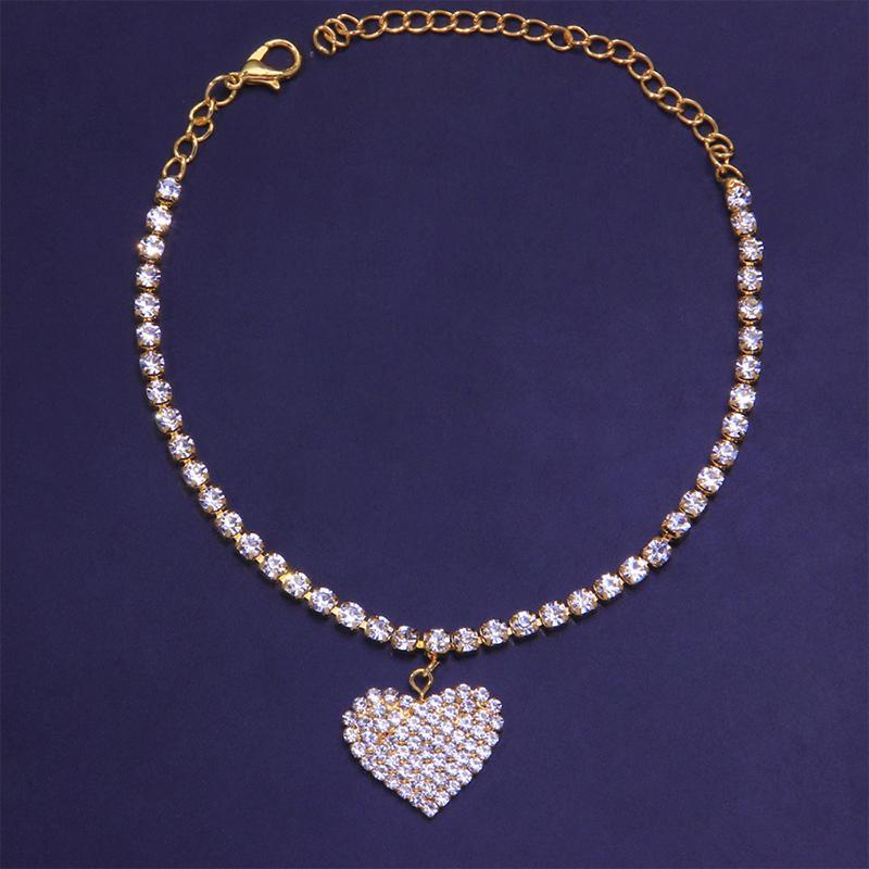 Fashionable women's heart rhinestone charm anklet in a golden hue, perfect for summer styling.