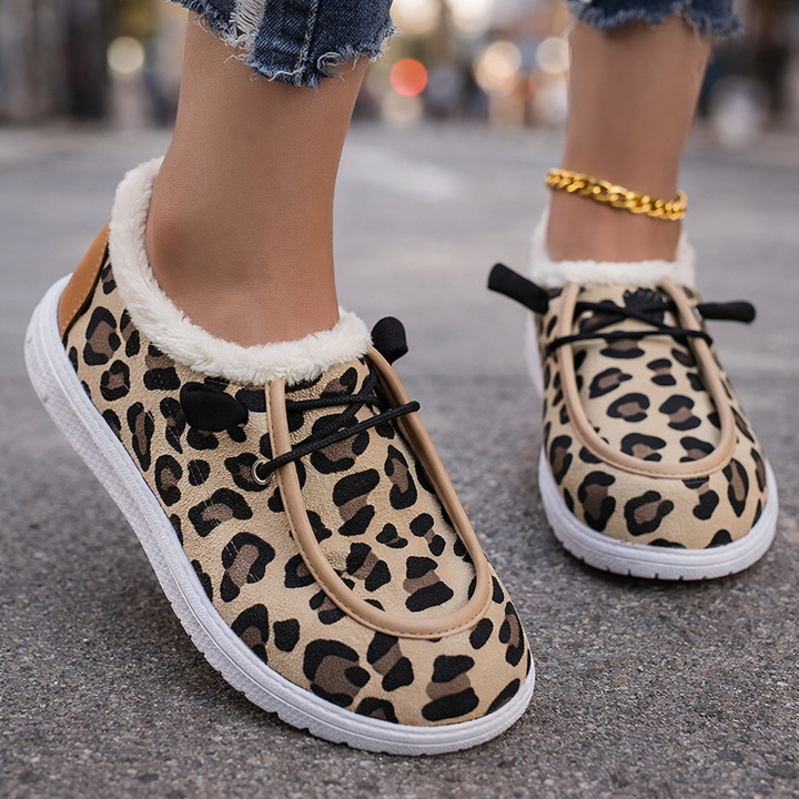 Fashionable women's orthopedic leopard print walking shoes, fur-lined for extra comfort and warmth.