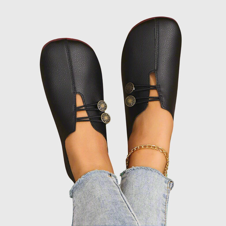 Elegant women's round-toe slip-on flats, perfect for sophisticated casual outfits and all-day comfort.